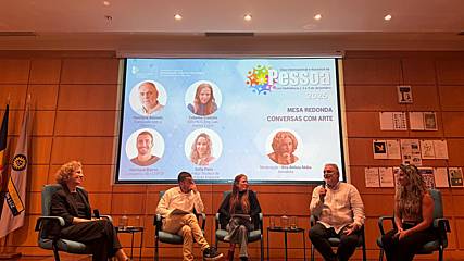 Mesa Redonda | Conversas com Arte